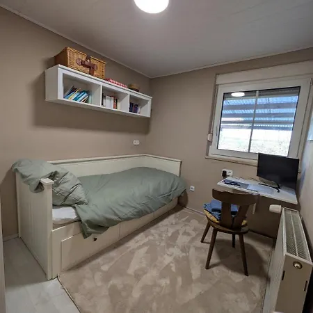 شقة Small Bedroom In Amberg آمبرغ