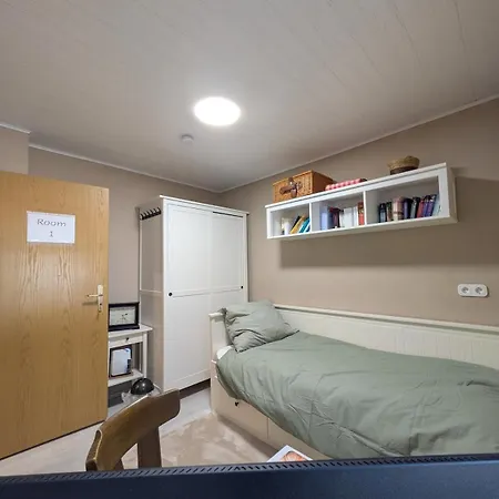 شقة Small Bedroom In Amberg آمبرغ